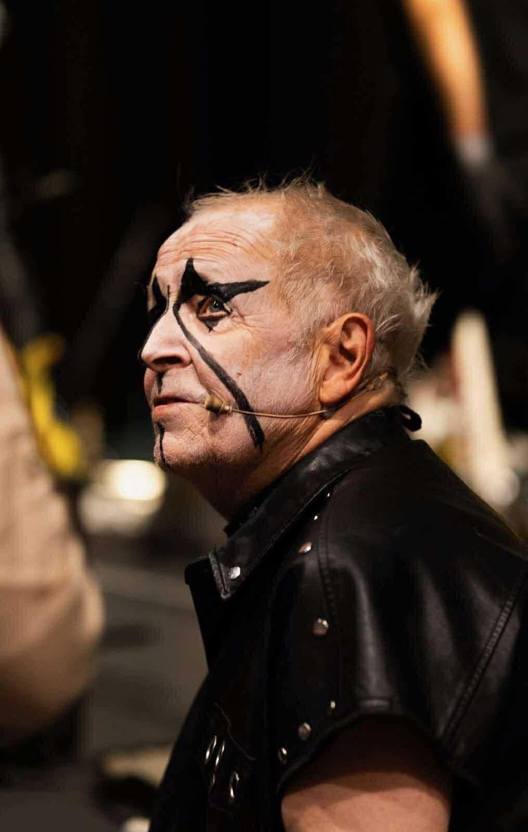 It is with great sorrow that we heard of the death of Søren Valente Ovesen, Director, Playwright &amp; Actor &amp; a fierce, funny &amp; fearless fighter for theatre for children in the world. We honour his memory &amp; legacy &amp; know that his spirit lives on in Batida, his family, his community.