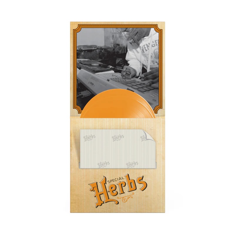 bleep's tweet image. Pre-Order Now:
MF DOOM - Metal Fingers Presents: Special Herbs
@rhymesayers
bleep.com/stream/special…
+ Back in print on colour vinyl for the first time with all new packaging
+ Custom jacket with die cut slit for removable "rolling paper" poster