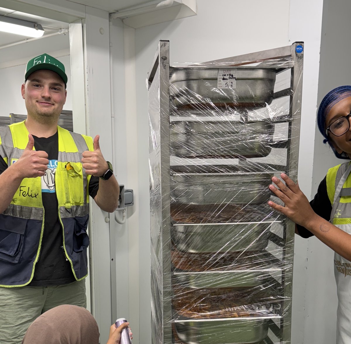 IslamicReliefUK's tweet photo. Last night, we joined @TheFelixProject for #MuslimClimateActionWeek, rescuing surplus food to fight hunger and cut waste. π»
Food waste fuels climate change, and food is a blessing in Islam!
As Muslims, we must honour that through action β Allah loves those who do not waste. π± https://t.co/VZP99MAMEC