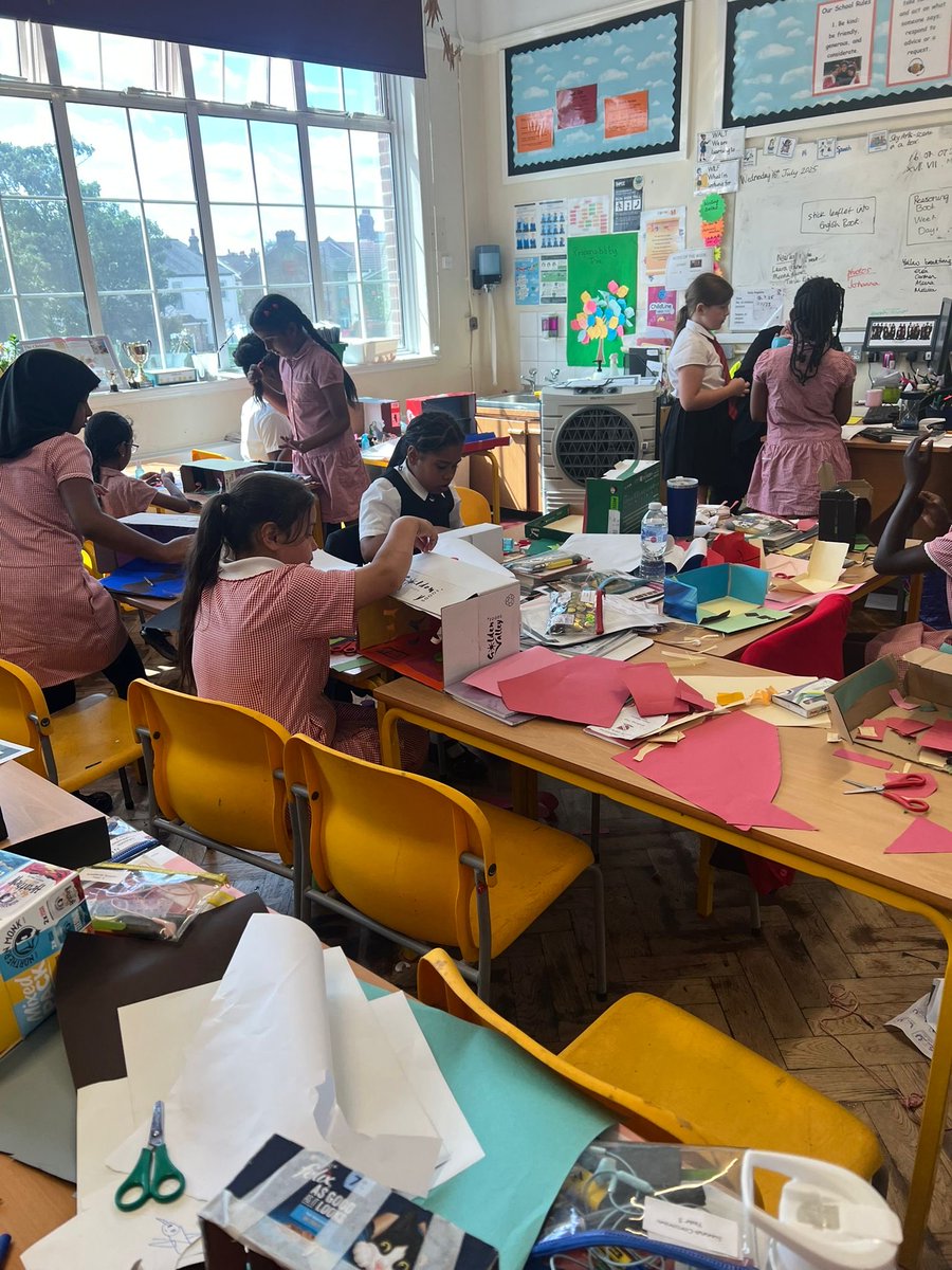 WjgsS's tweet image. Year 4 creating their Art in a box. #AccessAllArts #SkyArts ⁦@Artsmarkaward⁩ ⁦@WjgsS⁩