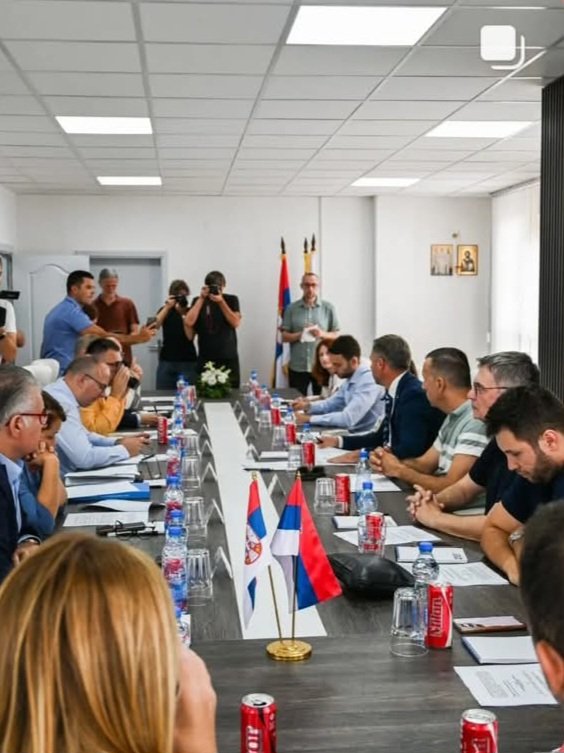 SlRadovanovic's tweet image. Zna li ko šta je KONKRETNO dogovoreno i kad ćemo opet? Pitam za druga.