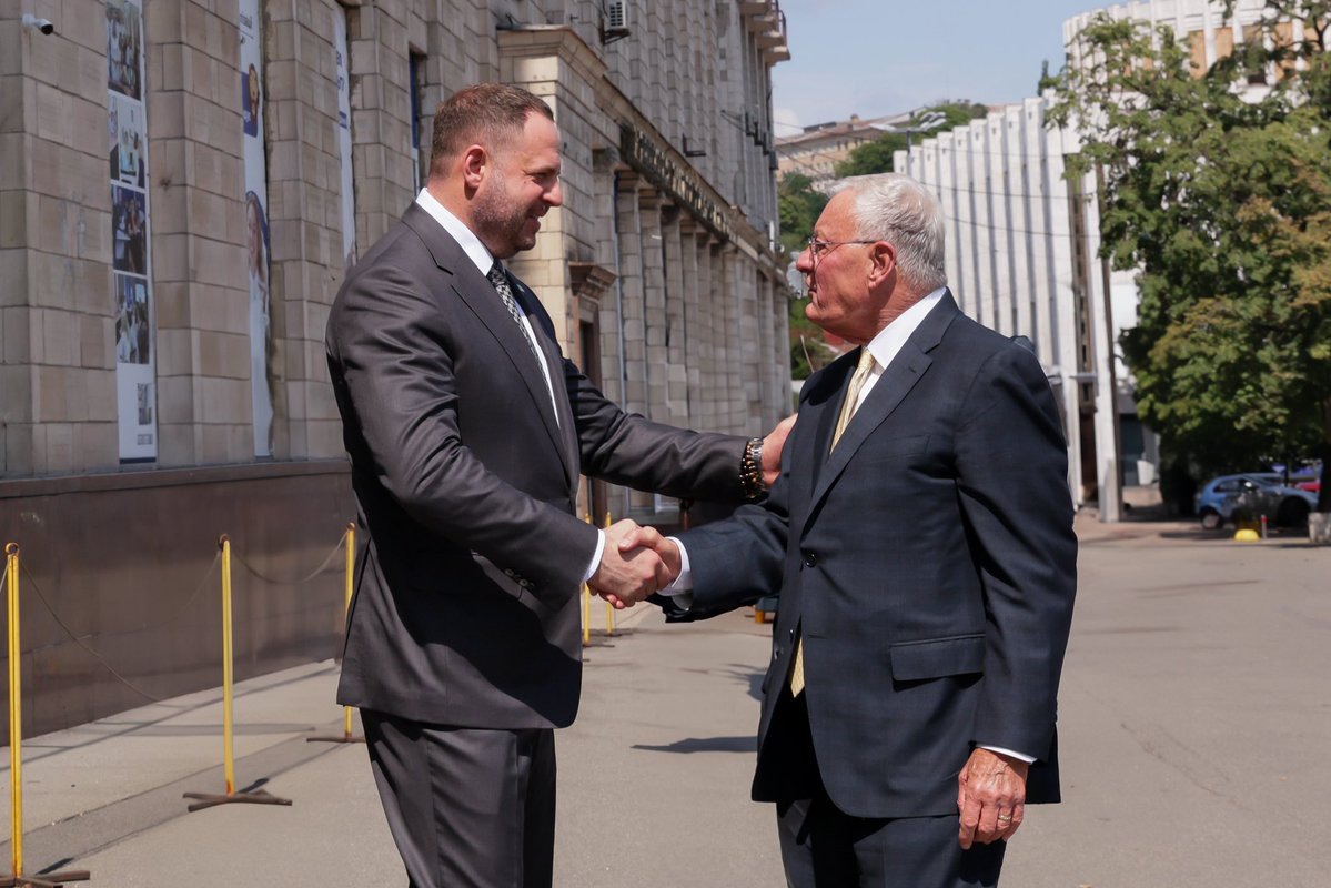 BringKidsBackUA's tweet image. 🗣️ “We are grateful that the U.S. already recognizes this as a key condition for peace. For us, the return of children is a red line. They cannot be bargained for — not for land, not for political concessions.”
— @AndriyYermak on a meeting with @generalkellogg in Kyiv today