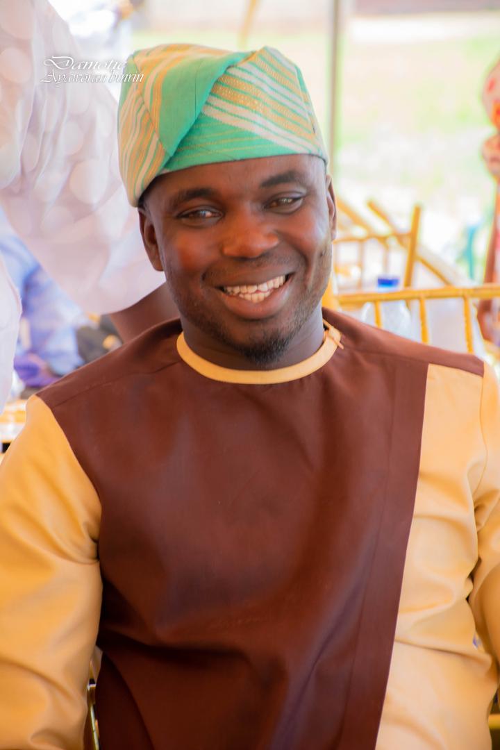Hi, my name is Demosports. I'm 23yrs old and from ona ara local government, ibadan.