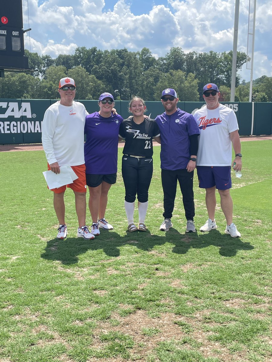 julianaedelheit's tweet photo. Had a great time at the Clemson camp yesterday! Thank you @clemsonsoftball for hosting me!! I was able to learn new things to work on and meet amazing people! https://t.co/Q9tZjB6ZHU