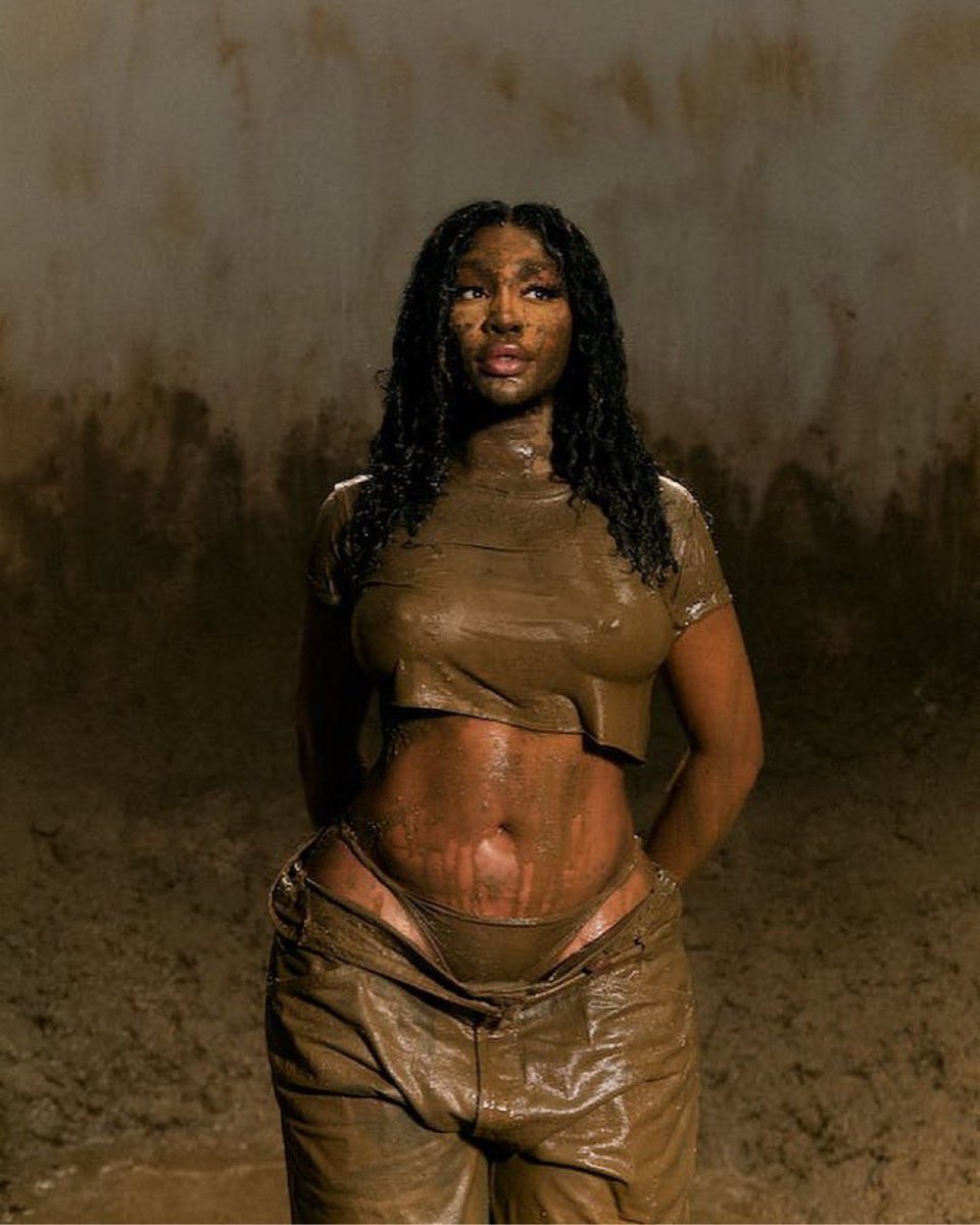 ChartingSZA's tweet image. .@SZA’s “SOS” is the best-selling female album of the first half of 2025 in the US from Total Album-Equivalent Consumption, with over 1.7M units (2nd album overall).
— Via Luminate’s midyear report.