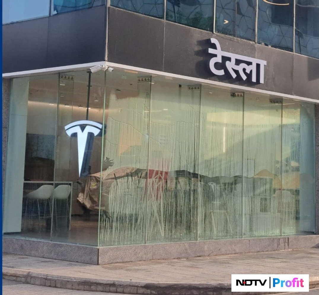 🚨 Comparison of Tesla car price in India, China, and the US. (Model Y)

India 🇮🇳 ≈ ₹60 lakh
USA 🇺🇸 ≈ ₹39 lakh 
China 🇨🇳 ≈ ₹31.5 lakh 

Tesla is selling its cars in India at twice the price as in China.
