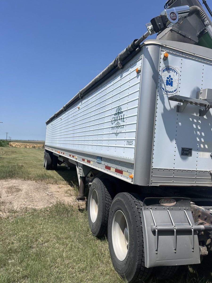 bortner_luke's tweet photo. Merrit Grain Hopper for Sale
We are asking 23k. Just upgraded to newer one. New air bags and brakes less then a year ago only ran for corn and wheat Harvest. https://t.co/EBhNERqadk