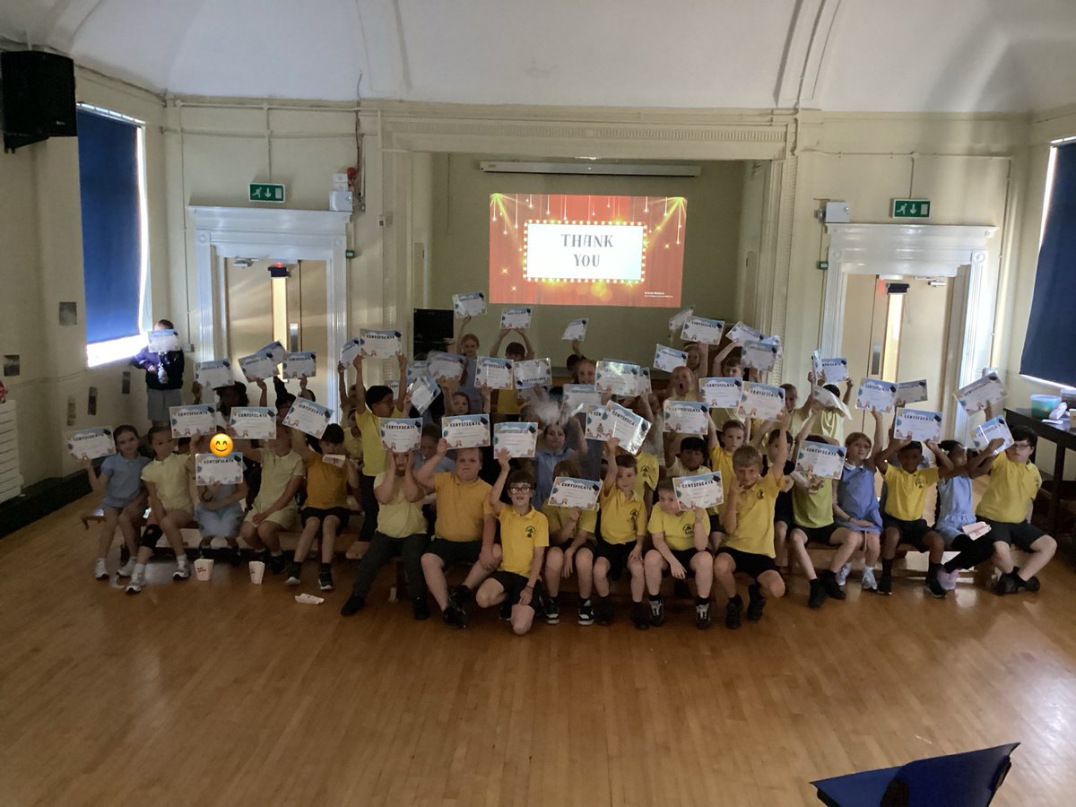 Miss Leary tweet media