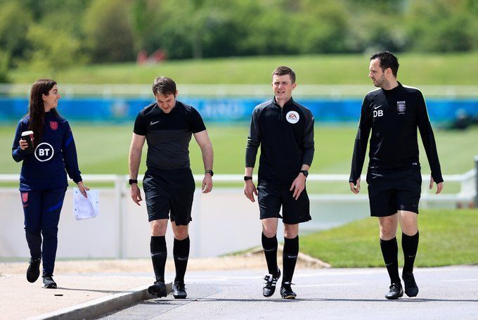 Looking for a new football experience in 2025-26?

Become a a #referee and acquire new skills:

🗣 Build #confidence
🙌 #Leadership skills
🤝 #Teamwork

Contact your County FA to find referee courses near you! 📩