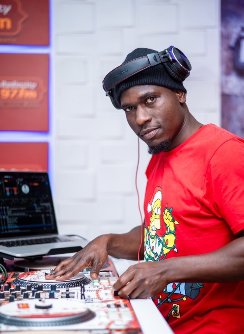 djslaughterelly's tweet image. Dope show going down on @97fmRadiocity right now.
#Jamfloorfillers in session.
Radiocity.ug
