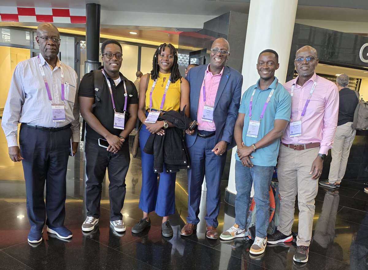 SemitalaFred's tweet image. From the podium through sideline meetings, to cross-generational scientific interactions @iasociety 2025 .  So much activity.