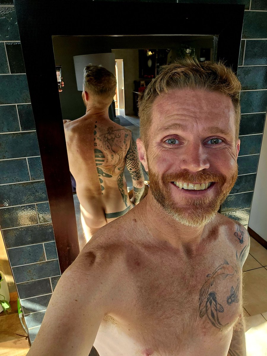 Happy Humpday X 🍑 #gingerbeard #stillsmiling #semiinked #humpday