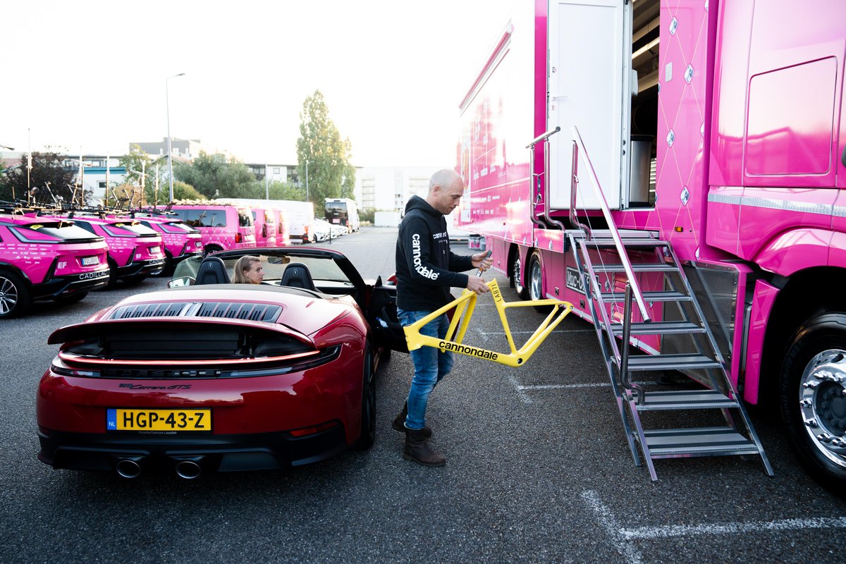 RideCannondale's tweet photo. We didn’t expect yellow, but when Ben pulled it off, we hit the gas. One frame, two Cannondalers, and a Porsche 911 GTS Cabriolet racing across Europe to get his new ride to Toulouse in time. 💛

#ridecannondale https://t.co/lmd8NVoPwx
