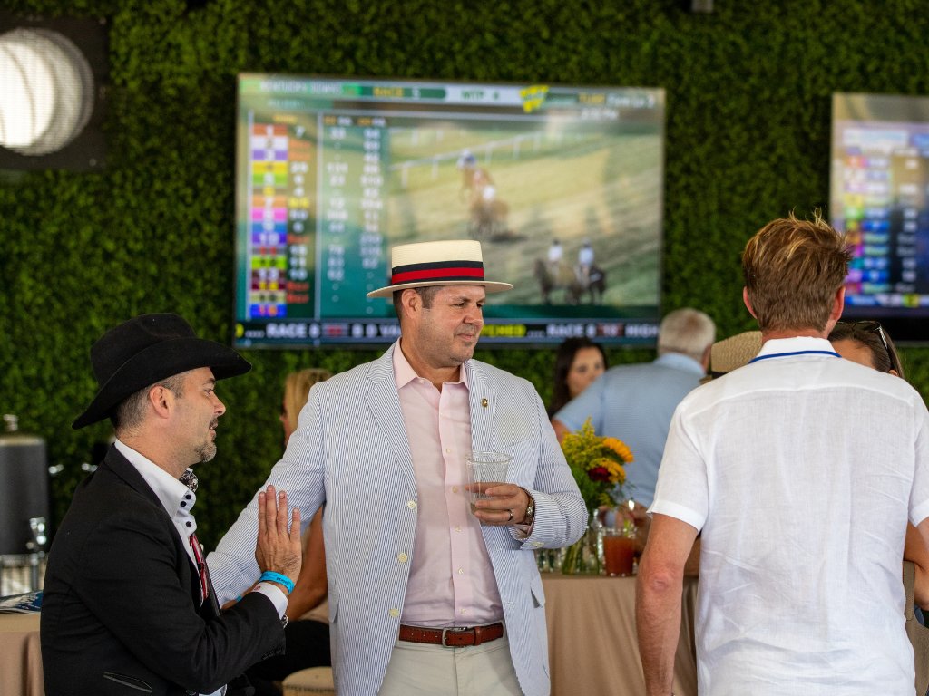 KYDownsRacing's tweet image. Looking for an elevated way to enjoy a day at the races? Let us introduce you to the VIP Chalet ✨
This unique venue is air conditioned and has a great view of the final stretch. Tickets include premium hospitality, featuring a lunch buffet, afternoon snacks and an open bar.…