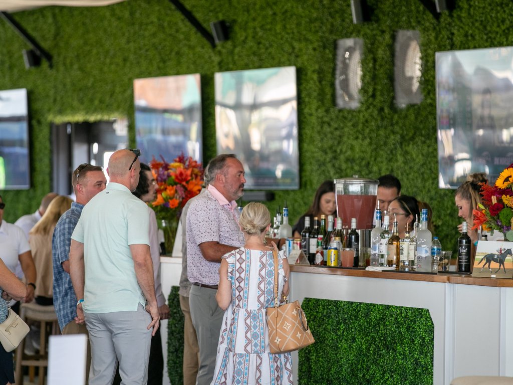 KYDownsRacing's tweet image. Looking for an elevated way to enjoy a day at the races? Let us introduce you to the VIP Chalet ✨
This unique venue is air conditioned and has a great view of the final stretch. Tickets include premium hospitality, featuring a lunch buffet, afternoon snacks and an open bar.…