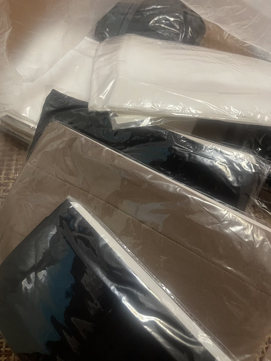 主人像丝袜批发的👉🏻👈🏻
一个人养活一个丝袜厂
#主人 #小狗日常