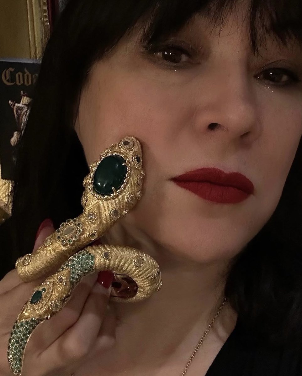 JenTillysBitch's tweet image. Happy World Snake Day! @JenniferTilly ๐
