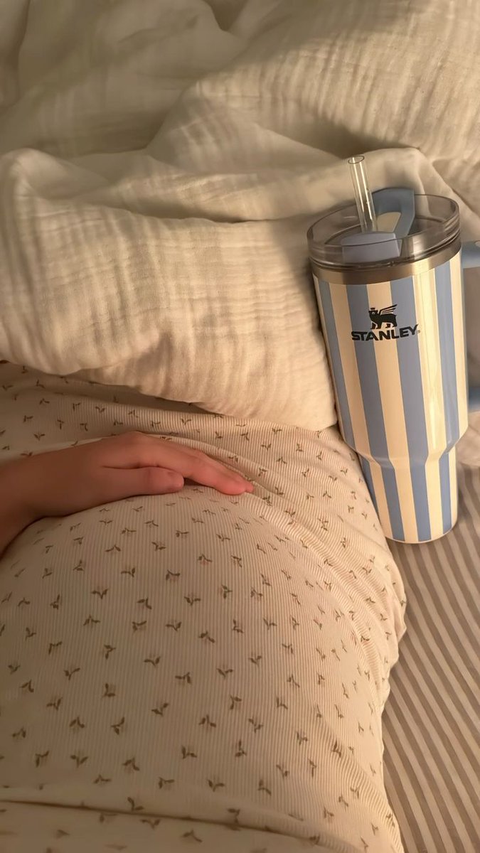 P01SONEDLILY's tweet photo. ᅠᅠᅠᅠ
Welcome to the world, beloved daughter, 160725. 🥺🎀
Kim Hanjae Mia, our little flower. 🌷✨ᅠᅠᅠᅠ https://t.co/F9QLhnYF2I