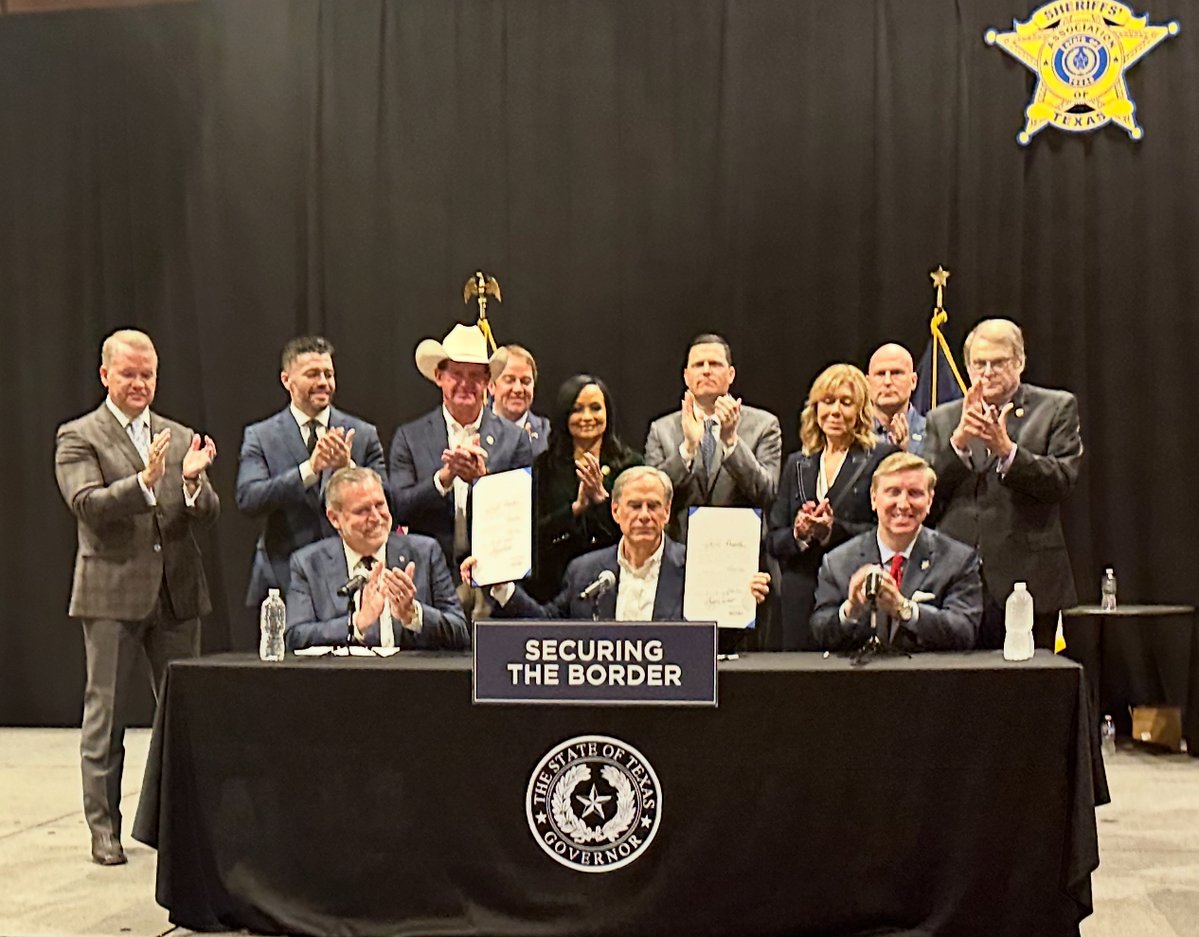 DavidCookTexas's tweet image. It was an honor to join Governor @GregAbbott_TX, US Border Czar @RealTomHoman, and my #txlege colleagues at the @TxSheriffs Association of Texas Conference in Fort Worth yesterday for the signing of SB 8 and SB 36. These bills establish a Homeland Security Division at Texas…