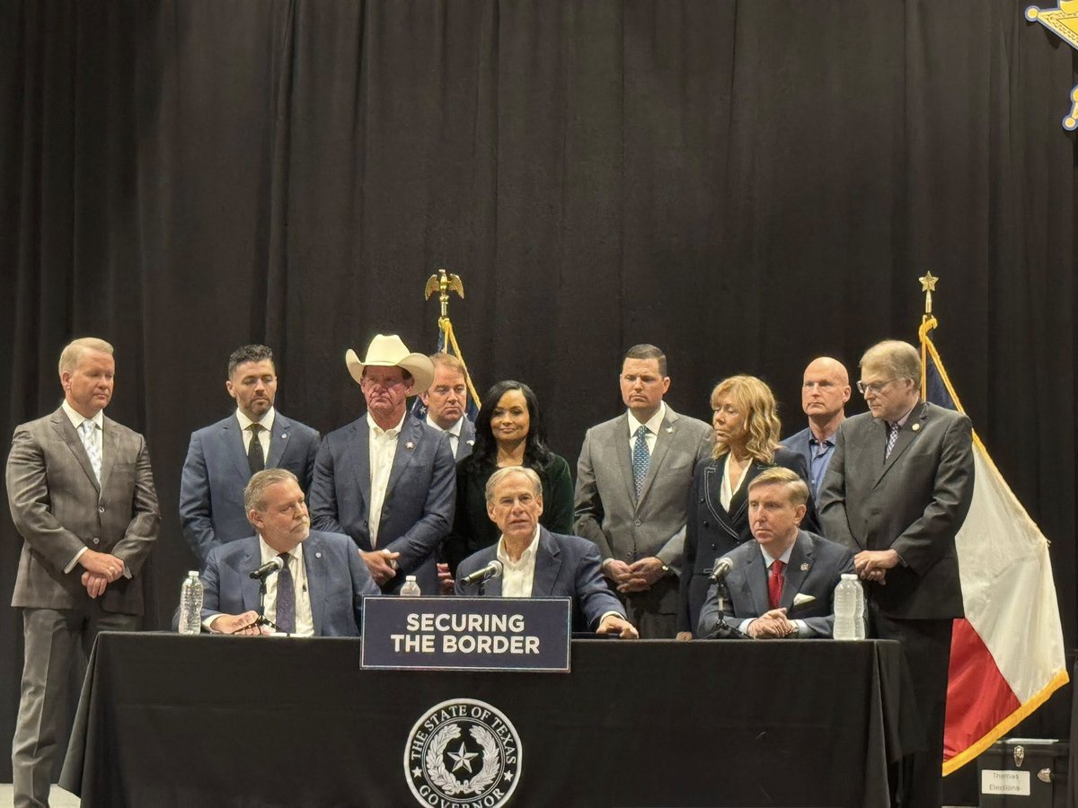DavidCookTexas's tweet image. It was an honor to join Governor @GregAbbott_TX, US Border Czar @RealTomHoman, and my #txlege colleagues at the @TxSheriffs Association of Texas Conference in Fort Worth yesterday for the signing of SB 8 and SB 36. These bills establish a Homeland Security Division at Texas…
