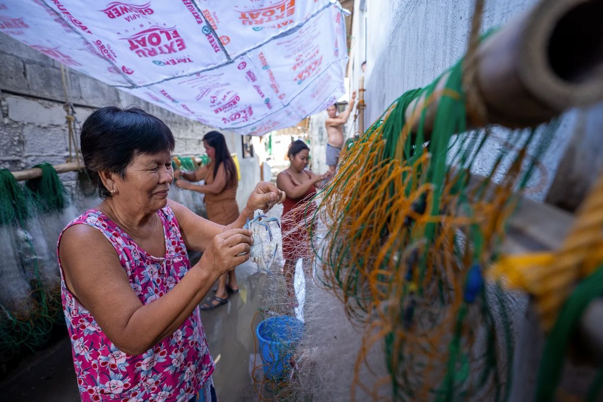 UN_Water's tweet image. In Sasmuan, #Philippines, women lead #wetland resilience—untangling crabs, crafting nets, and sustaining ecosystems.
With support from UNDP & PEMSEA, they're diversifying livelihoods and protecting watersheds.
🔗 buff.ly/X0z4CdV
#WaterAction #WorldWaterDay
