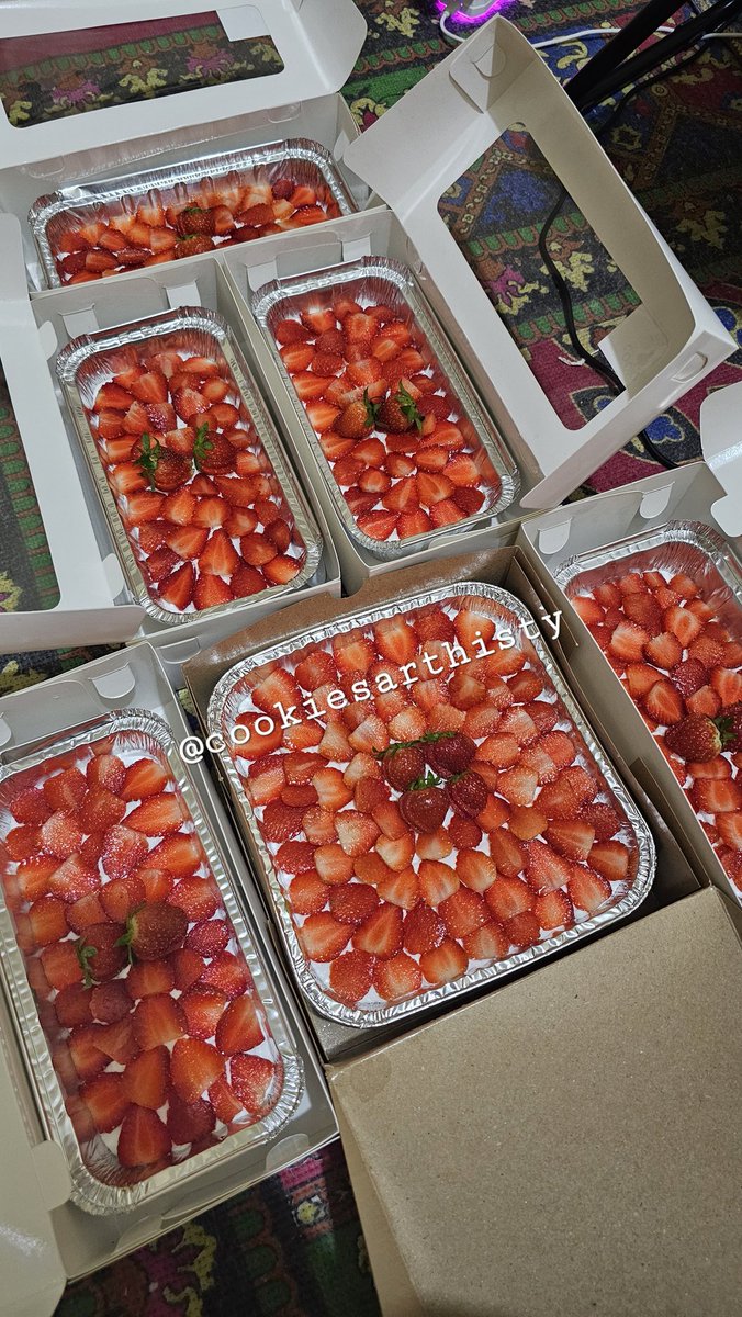 dhistyoon's tweet photo. Ayo warga Jabodetabek, khususnya bekasi, jatiwarna sekitarnya. Cobain jualan aku nih Tres Leches Cake. sekali nyoba ketagihan deeeh 😆

intip IG @cookiesarthisty yaaak 🫶 https://t.co/Q5C53g4jzT