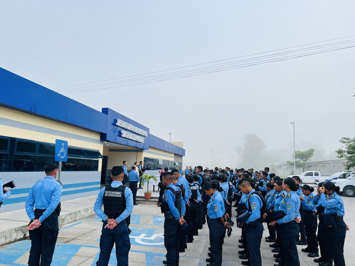 16_umep's tweet photo. La fe y el compromiso con Dios siguen guiando nuestra labor policial.
En el marco de las actividades espirituales de fortalecimiento institucional, funcionariosde la Policía Nacional asignados a la Unidad Metropolitana de Policía (UMEP-16) en Siguatepeque.
@PoliciaHonduras https://t.co/PI7AsxVASH