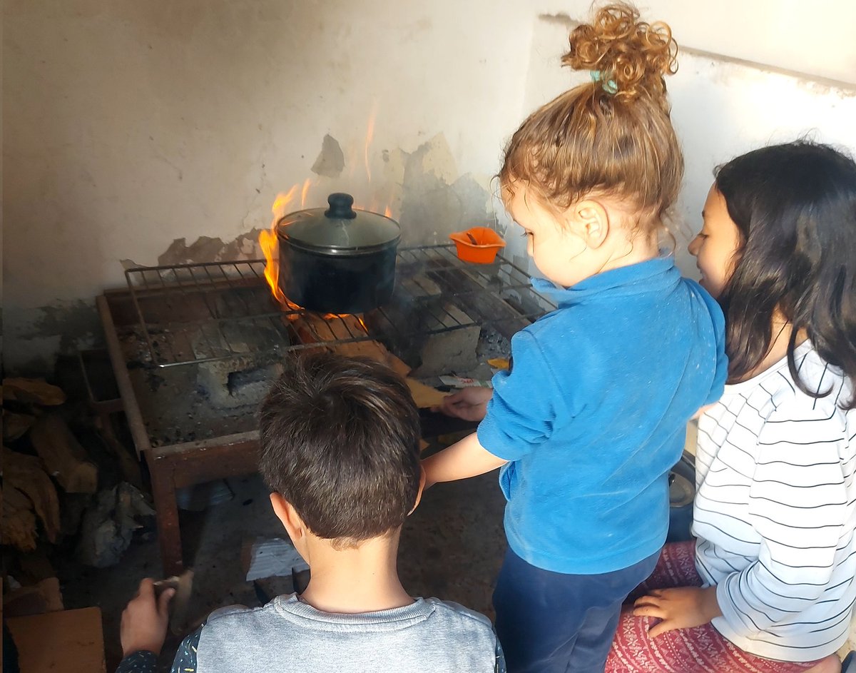 Hanymostaf2408's tweet image. 150 days without eggs, milk, or fruit!
Our children haven’t tasted milk, meat, eggs — not even a single piece of fruit.
They start their day with dry bread… and end it with deeper hunger.
Save their childhood before it disappears forever.
gofund.me/d3ea697e
