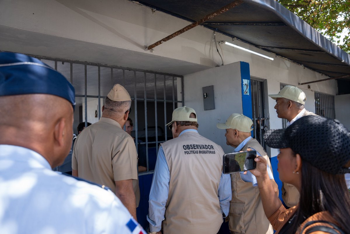 MigracionRDo's tweet image. Recibimos al Observatorio de Políticas Migratorias en el CPM-Haina, donde constataron el proceso aplicado a migrantes irregulares y las áreas diferenciadas. Reafirmamos nuestro compromiso con la transparencia y la dignidad humana.

Para ampliar: migracion.gob.do

#DGM