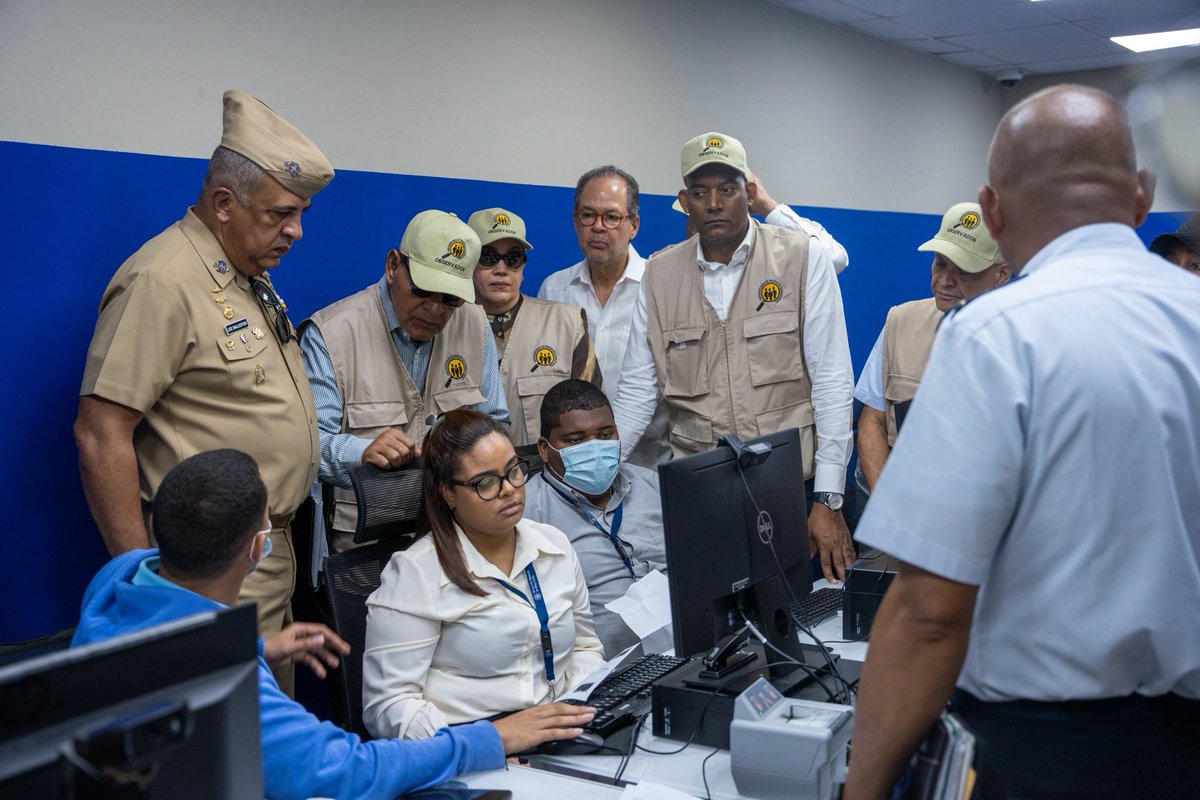 MigracionRDo's tweet image. Recibimos al Observatorio de Políticas Migratorias en el CPM-Haina, donde constataron el proceso aplicado a migrantes irregulares y las áreas diferenciadas. Reafirmamos nuestro compromiso con la transparencia y la dignidad humana.

Para ampliar: migracion.gob.do

#DGM