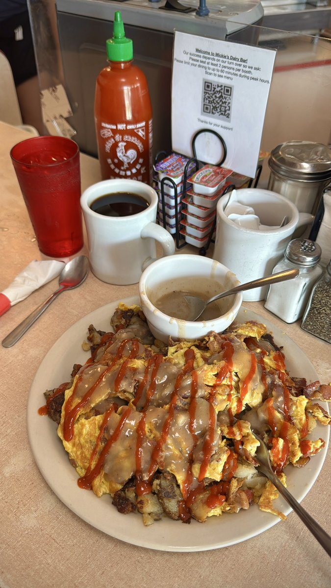 JJWatt's tweet image. Cash only.
Fair Prices.
Massive Portions.
Fast, Friendly Service.
Mickies the 🐐
(This place is almost solely responsible for helping me gain weight when switching from TE to DE in college 🤣)