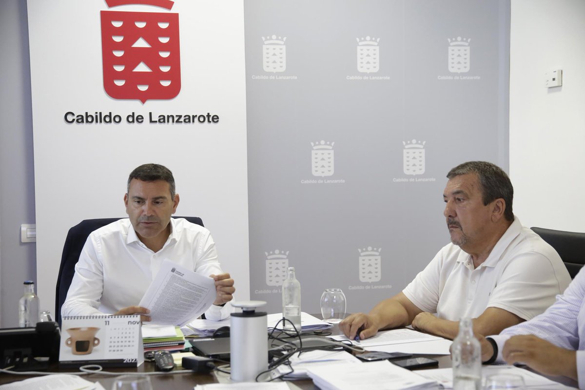 🚍 El Consejo de Gobierno da luz verde al nuevo Reglamento del Transporte Público Terrestre, un paso clave hacia un sistema de transporte más moderno, accesible y sostenible. 

El reglamento se adapta a las necesidades de los usuarios y responde a los desafíos actuales