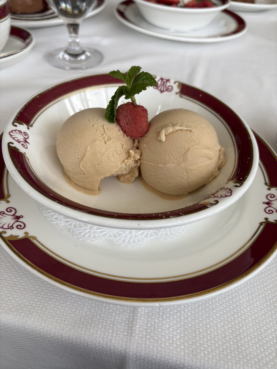 $ICECREAM looking good here 🗽