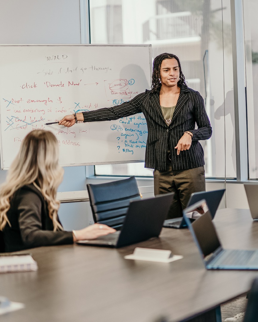 cannoncommunity's tweet photo. Step into success at The Cannon Post Oak!

With sleek, fully-equipped spaces and a dynamic community, it’s the perfect place for your business to thrive. Let’s get to work and make things happen! 💼💡

#PostOak #Galleria #SharedWorkspace https://t.co/tRZkecxL9b