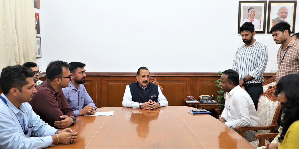 CSSforum_'s tweet image. A delegation of the #CSSForum, joined by 2014 batch ASOs, called on the Hon’ble DoPT Minister to raise pressing concerns of the service.
While the resolution of backlog promotions was acknowledged, the Forum urged swift action on long standing issues over 1000 days pending 4th…