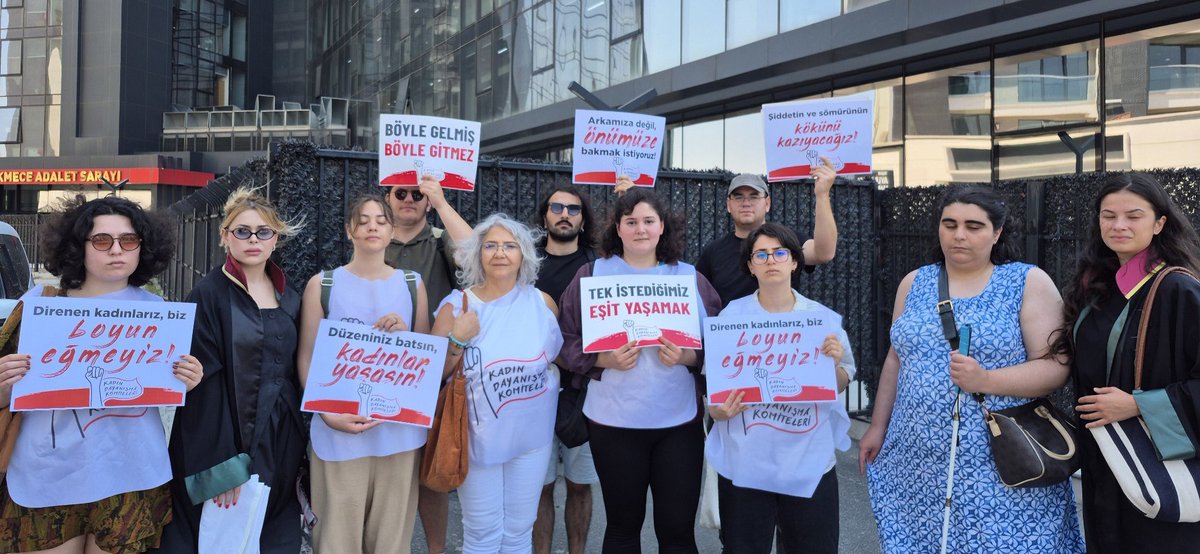 Bugün vahşice öldürülen Ayşe Tokyaz için, davayı üstlenen <a href="/oncecocukkadin/">Önce Çocuklar ve Kadınlar Derneği</a> avukatları ile birlikte Küçükçekmece Adliyesi'ndeydik.

Ayşe'nin katili yalnızca Cemil Koç değil, onu korumayanlar, şikayetleri görmezden gelenlerdir. Bu düzenin karşımıza yalnızca cinayeti işleyenleri