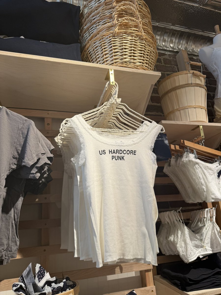 Casey Anthony Fantano tweet media