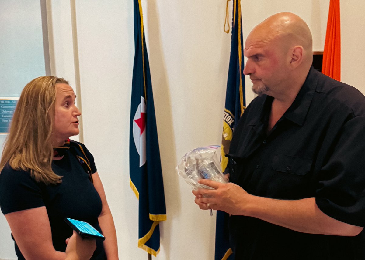 SenFettermanPA's tweet image. Kristine, a Bucks County constituent, brought these bottles of water that are mixed with jet fuel—a major issue many of the residents have been facing.
At today’s Commerce hearing, I made sure the nominee to be the next PHMSA Administrator understands what’s happening.
He has…