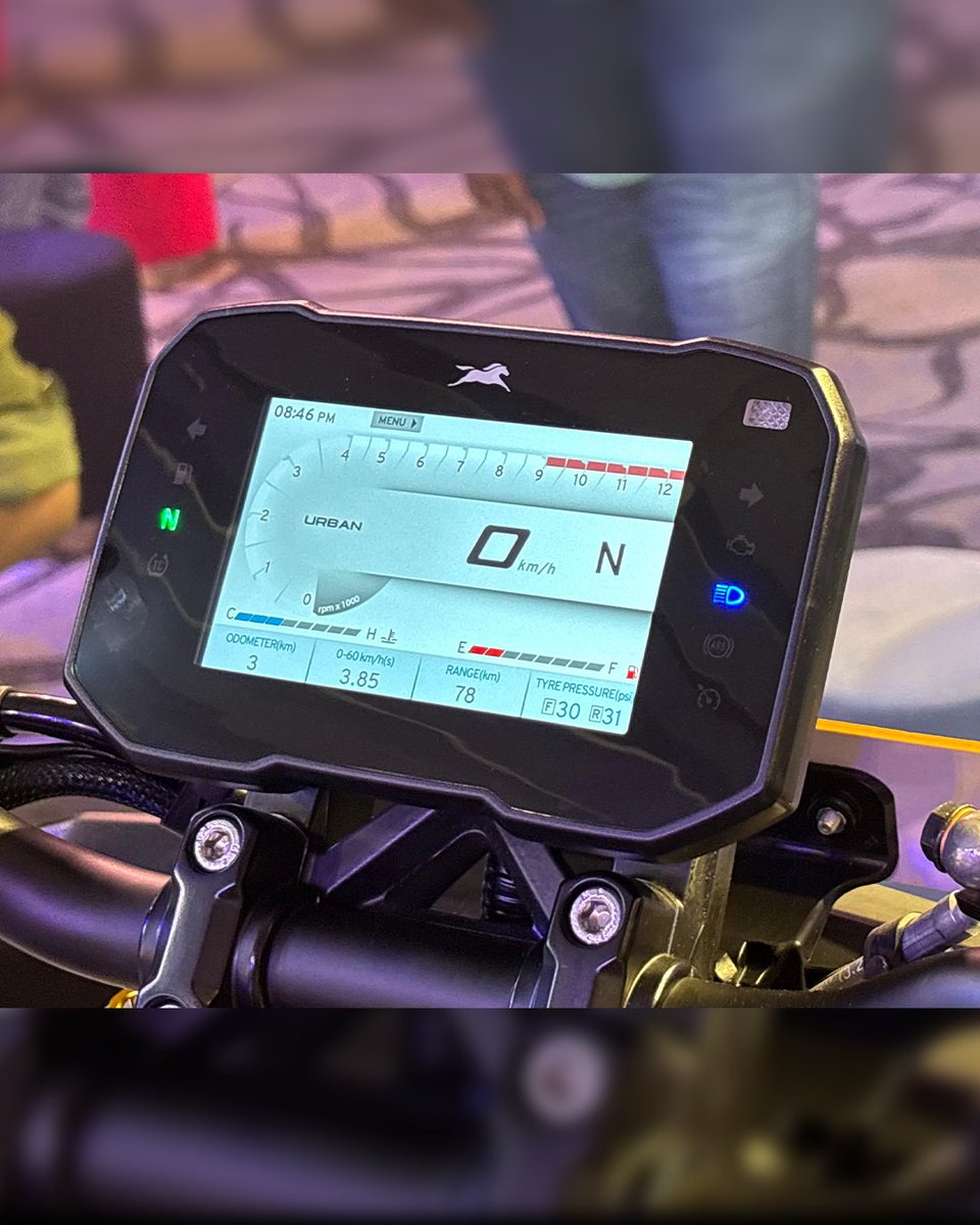 2025 TVS Apache RTR 310 Launched — Starts at ₹2.40 Lakh (ex-showroom)

TVS updates its streetfighter with tech-loaded features and bolder styling. The 2025 version now gets segment-first enhancements aimed at performance-focused riders.

🚨 What's New in 2025?
* Intelligent