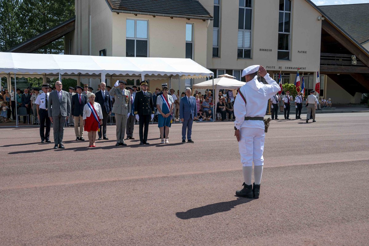 Le 6 juillet dernier, Monseigneur le comte de Paris a assisté à la passassion de commandement du chef de corps du 4e Régiment de Chasseurs à Gap.

Le colonel Geoffroy Binnendijk a pris le relais du colonel Vincent Flore, devant les autorités civiles et militaires.