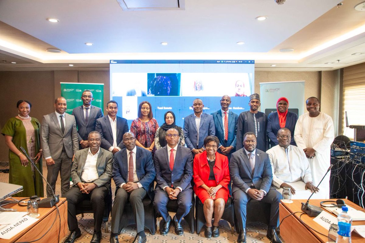 AfricaCDC's tweet image. In Abuja, Heads of Africa’s @WHO ML3 National Regulatory Authorities came together to operationalize the MoU on Regulatory Reliance, marking a major step toward faster, more coordinated approval of quality health products made in Africa.
With support from @AfricaCDC,…