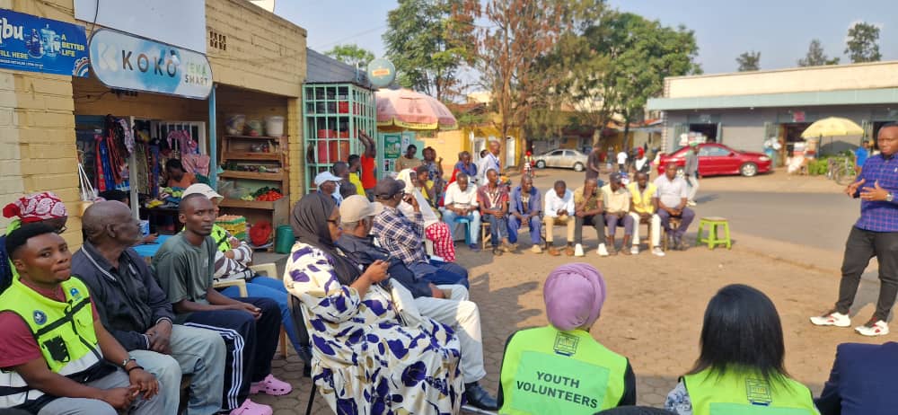 Urubyiruko rw'abakorerabushake  mu Kagari ka Rwezamenyo II  twitabiriye Inteko y'abaturage ,ni igikorwa cyabereye mu mudugudu wa Mahoro, Ibyakozwe twibanze ku bukangurambaga Kuri gahunda y'Intore mu biruhuko izatangira tariki ya 21/Nyakanga/2025.