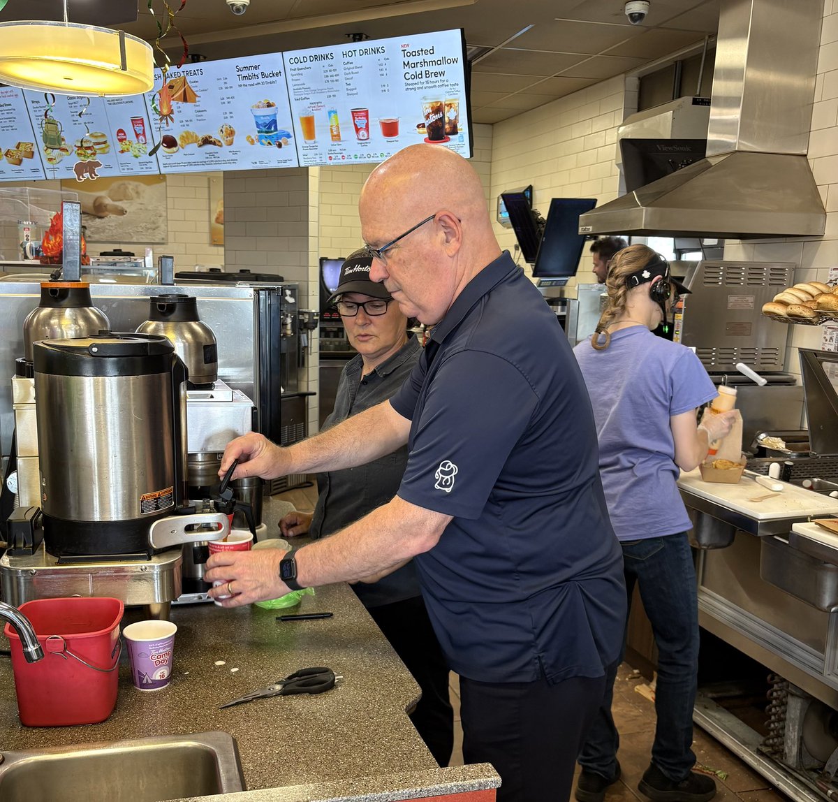 SteveClarkPC's tweet image. Today is @TimHortons #CampDay with 100% of proceeds from hot & iced coffee sales helping provide camp opportunities for youth.🏕️
Thanks to the fantastic Tim’s Team on Jefferson Drive for allowing me to lend a helping hand with other community groups this morning.