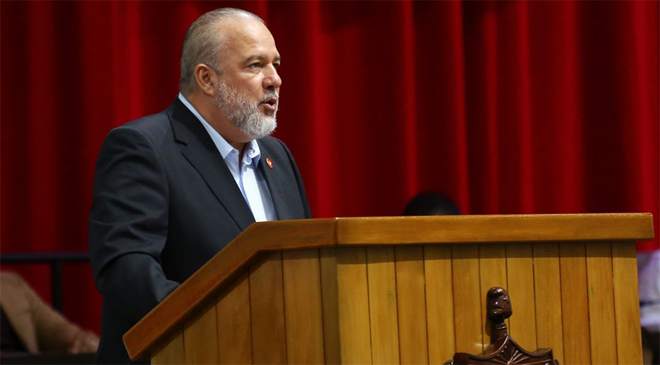 "🇨🇺Cuba no ofrece lo que le sobra, sino que comparte lo que tiene. (...)

Hoy tenemos 24 mil profesionales de la salud salvando vidas en 56 países del mundo. Eso sólo lo puede hacer #Cuba"

<a href="/MMarreroCruz/">Manuel Marrero Cruz</a> en el V Período Ordinario de Sesiones de la <a href="/AsambleaCuba/">Asamblea Nacional Cuba</a> 

#CubaSalvaVidas