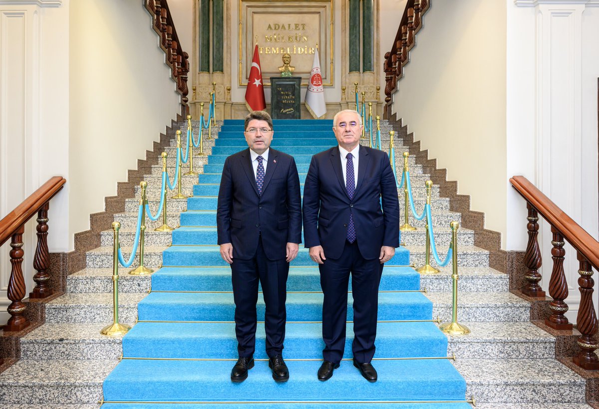 Kamu Başdenetçisi Sayın Mehmet Akarca ile Bakanlığımızda bir araya geldik.

Kamu Denetçiliği Kurumunun vatandaşlarımızın haklarını korumaya yönelik yürüttüğü çalışmalar üzerine değerlendirmelerde bulunduk. 

Nazik ziyaretleri için teşekkür ediyorum.

<a href="/TRombudsman/">Kamu Denetçiliği Kurumu (Ombudsmanlık)</a>