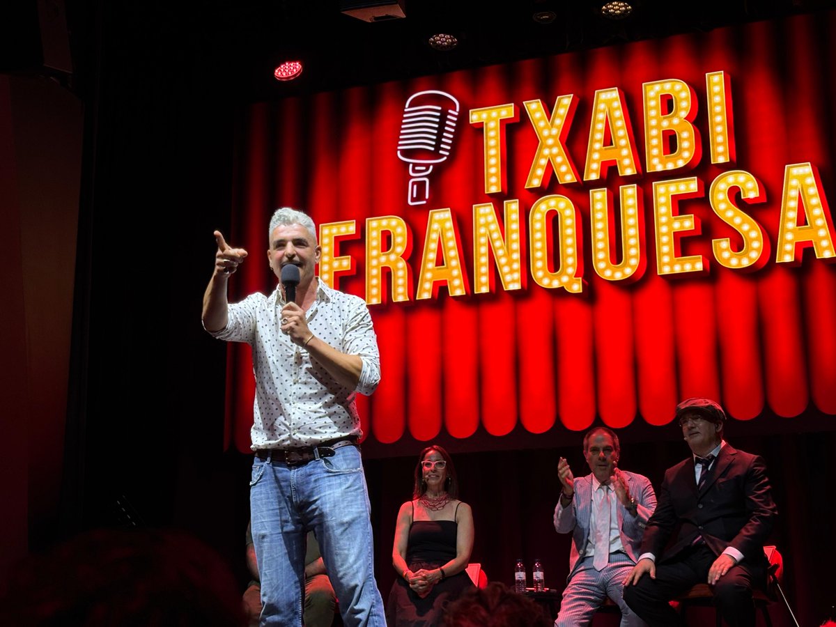 VERSIÓ RAC1 (@versiorac1) on Twitter photo Posem punt final a aquest 'VERSIÓ COMEDY' amb <a href="/TxabiFranquesa/">Txabi Franquesa</a>!
Com sempre, la incògnita és saber de què ens parlarà!
rac1.cat/directe Posem punt final a aquest 'VERSIÓ COMEDY' amb <a href="/TxabiFranquesa/">Txabi Franquesa</a>!
Com sempre, la incògnita és saber de què ens parlarà!
rac1.cat/directe