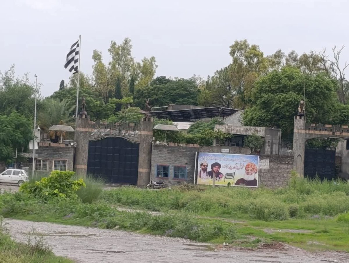 ڈیرہ تاجی کھوکھر پر پرچم نبوی لگا دیا گیا
#معاشی_قتل_عام_نامنظور