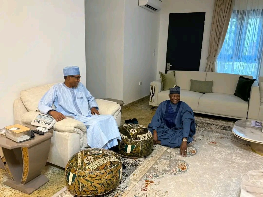 brain_anucha's tweet image. One bungalow in Daura
One Duplex in Kaduna. There are no other houses in Nigeria attached to his name.
That was @MBuhari