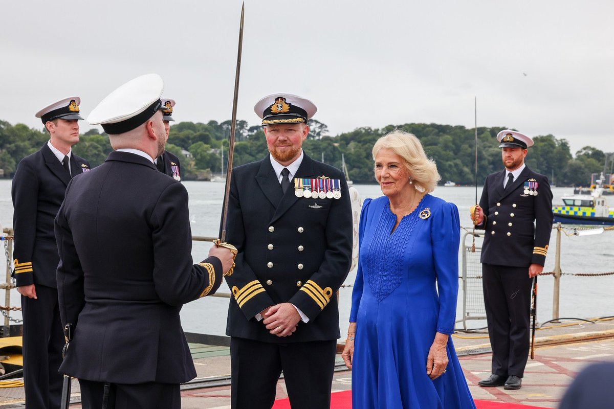 HMNBDevonport's tweet image. HM The Queen was today appointed Vice Admiral of the United Kingdom when she visited the submarine she sponsors, HMS Astute, in @HMNBDevonport. She met crew and families, thanking both for their stoicism and commitment to the safety of the UK.
royalnavy.mod.uk/news/2025/july…