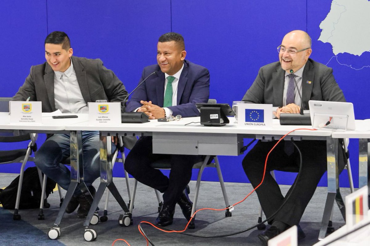 ¿Alguna vez 18 embajadores europeos se habían interesado en #Nariño como territorio estratégico de paz y oportunidades?

Gracias al camino que recorremos con <a href="/Eurpeace/">European Institute of Peace (EIP)</a> y el Embajador <a href="/GBertrand_UE/">Gilles Bertrand 🇪🇺🤝🏽🇨🇴</a>, consolidamos una relación directa con la cooperación internacional que nos abre